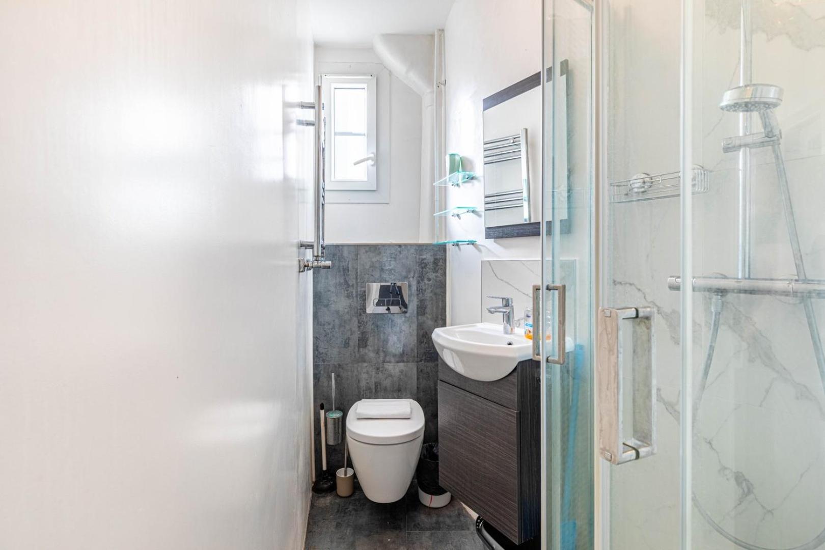 Guestready - Radiant Near Canal St Martin Parigi